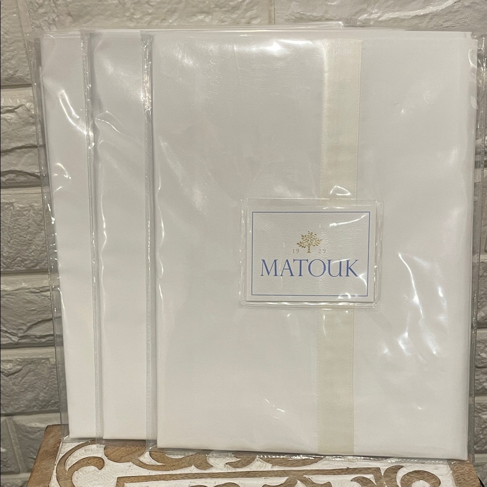 Matouk Lowell Standard Cases in Ivory